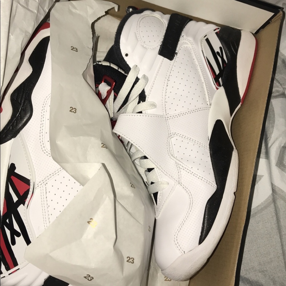 Air Jordan “Alternate” 8s size 8